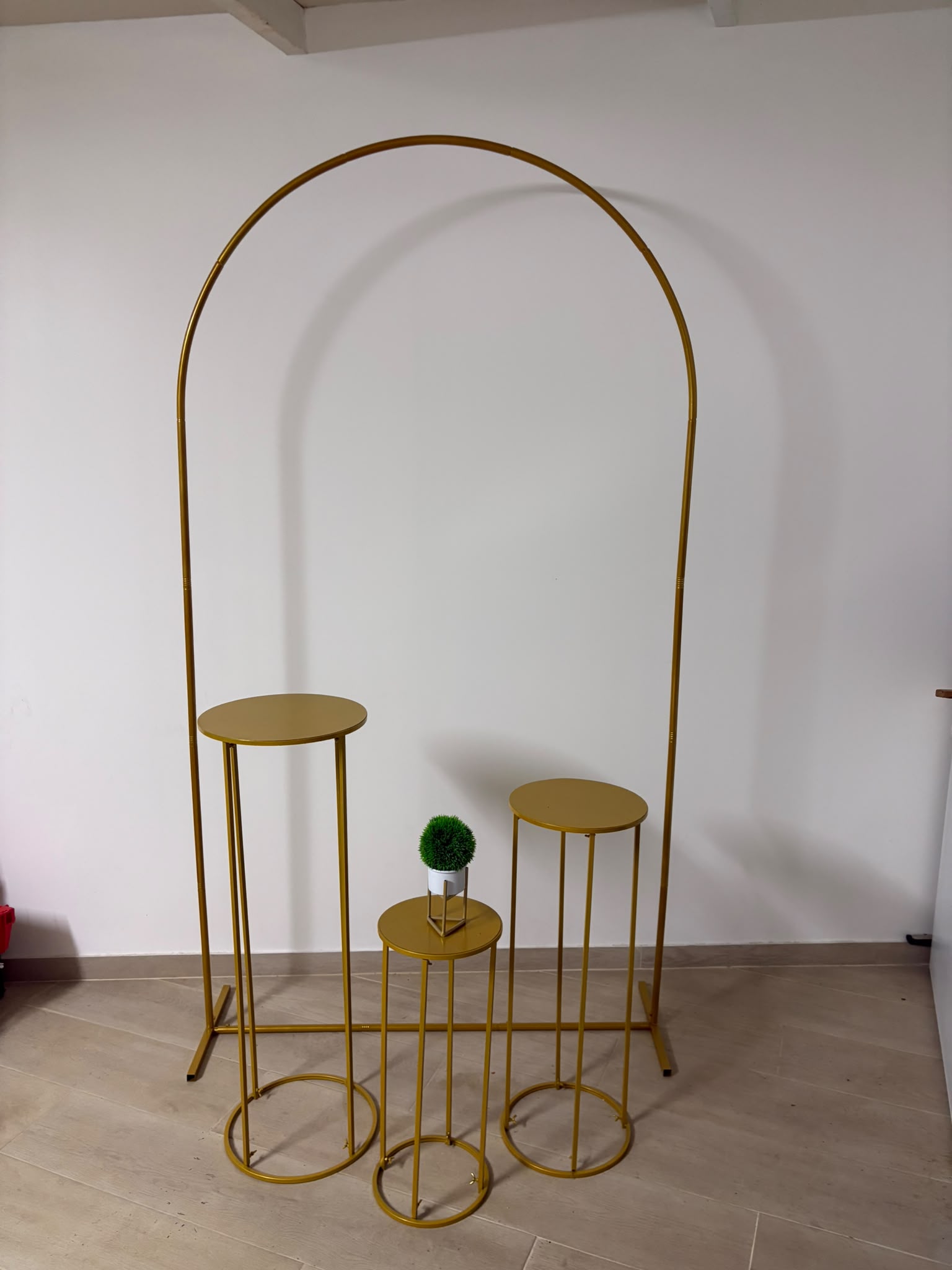 Arco decorativo dourado